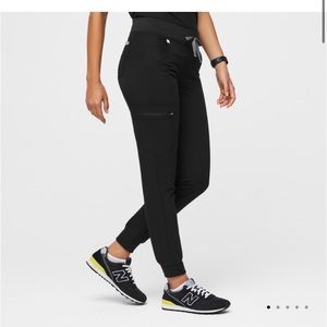 Figs Zamora petite medium black jogger